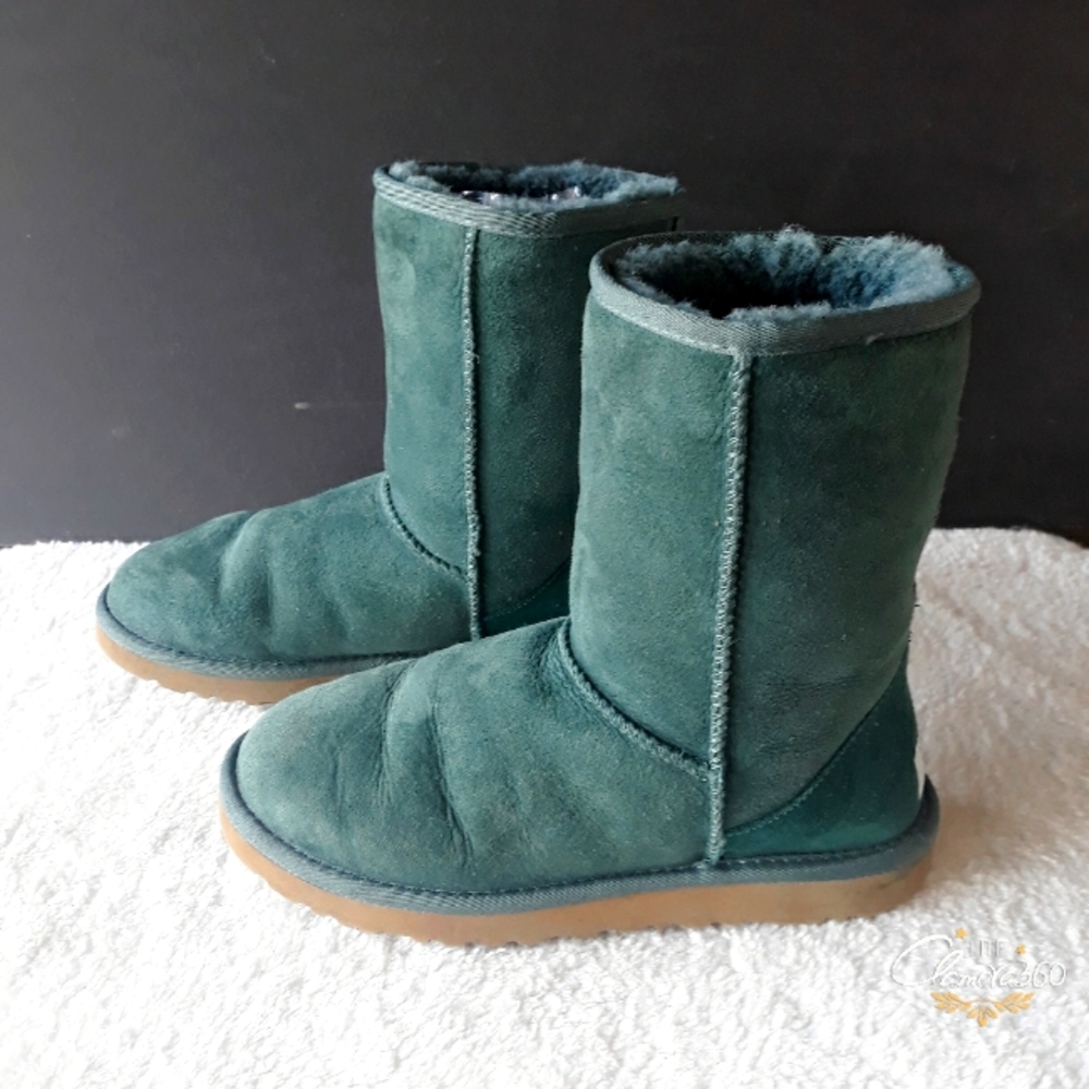 Ugg Classic Mid-Calf Forest Green Boots Size 7 W